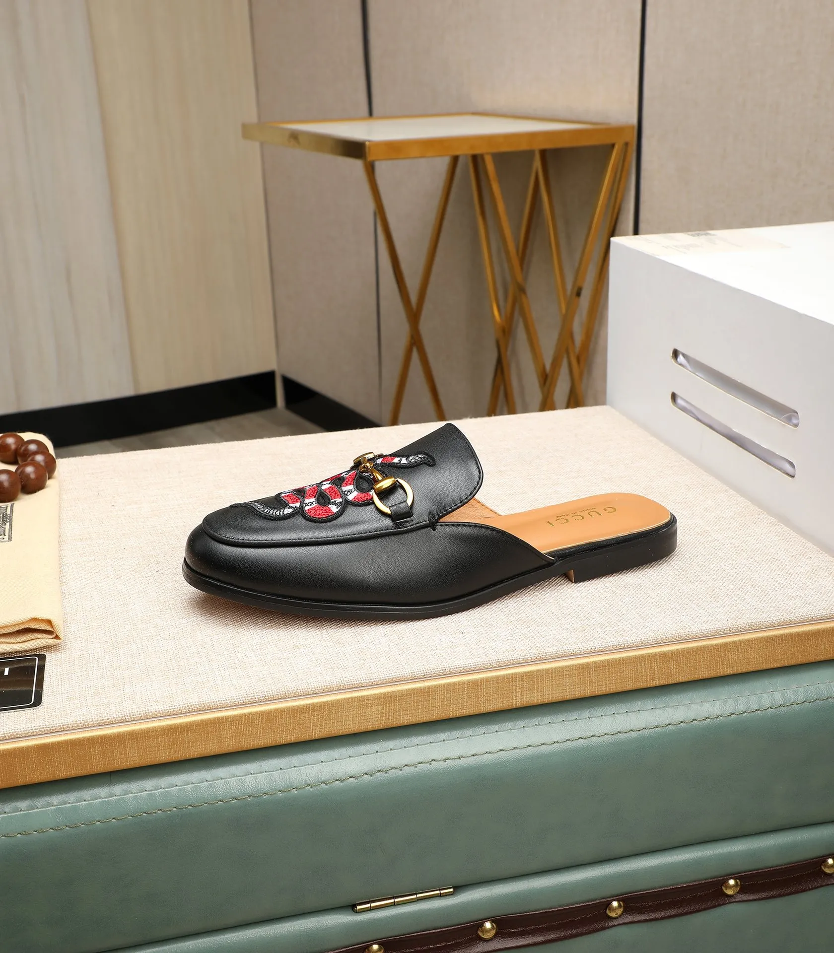 Men's clothing and shoes 💰380 (Gucci) The latest 🎁🎁 casual and fashionable men's shoes 👟 from the official website, hot style 💥 style is simple and elegant, exclusive for trendy men. Unique official website latest brand double G elements 👑 original Gucci decoration, fashionable and generous, original material original calfskin, ✅ fully imported first-layer pigskin lining, official website designated wear-resistant, lightweight original rubber casual outsole, counter classic model taken in kind, 38-44 black and white optional